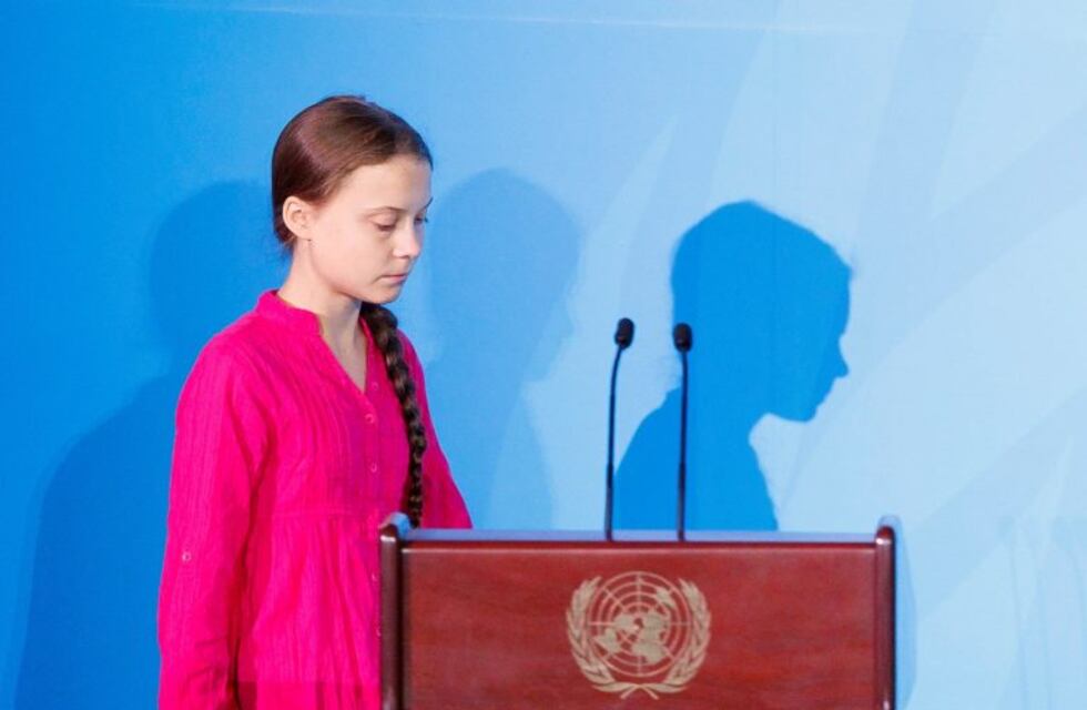 Amenazaron a Greta Thunberg colgando un muñeco con su cara desde un puente en Roma