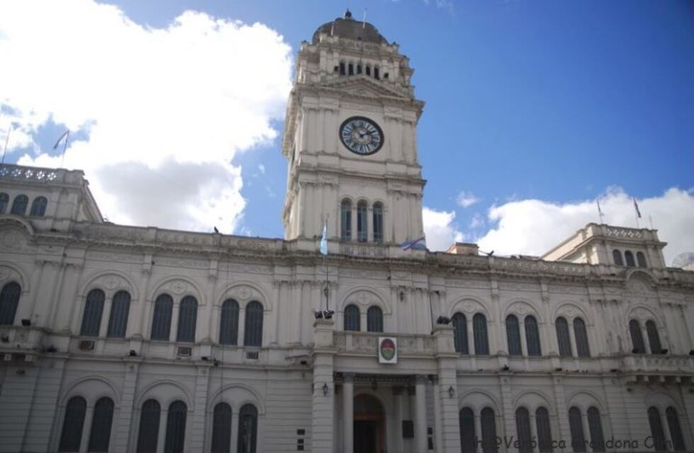 Investigan a la Legislatura de Paraná por "contratos truchos"