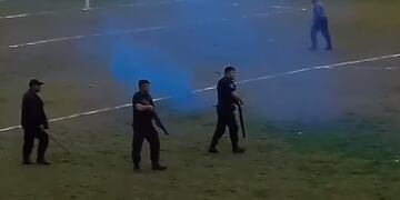 La policía respondió con balas de goma ante las agresiones\u002E (Arroyo Diario)