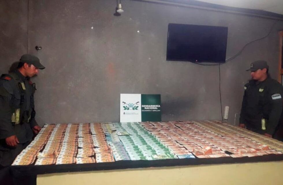 Detuvieron a un conductor por viajar con más de 4.000.000 de pesos no declarados en su auto