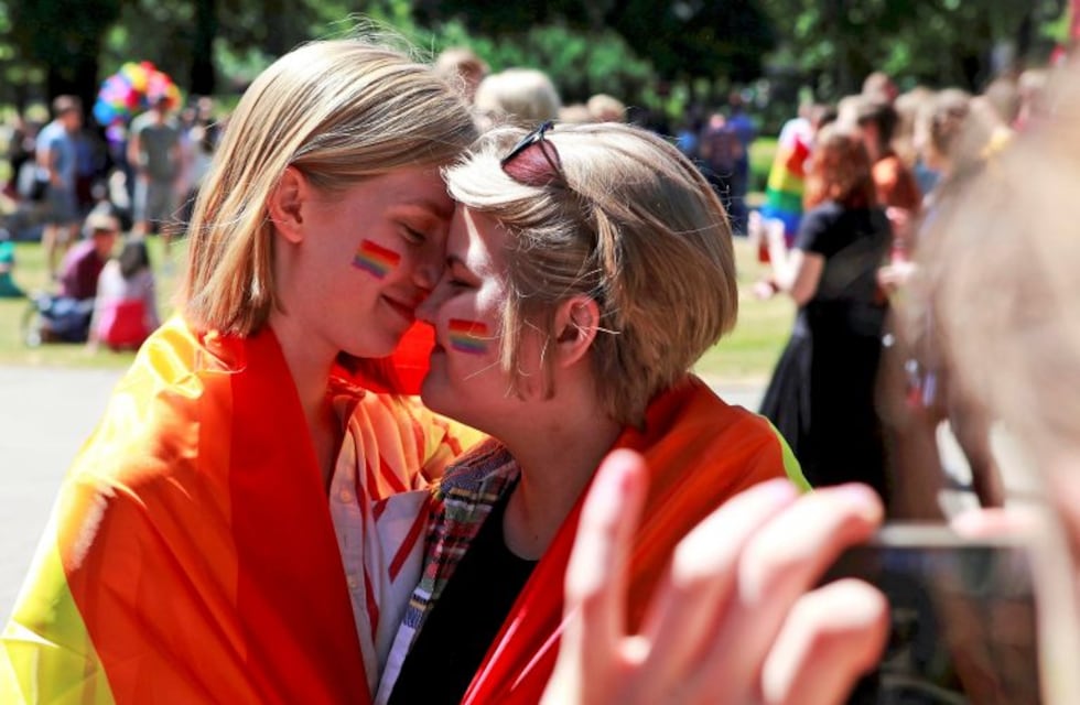 Un estudio reveló que las mujeres lesbianas tienen mejor sexo que las hétero