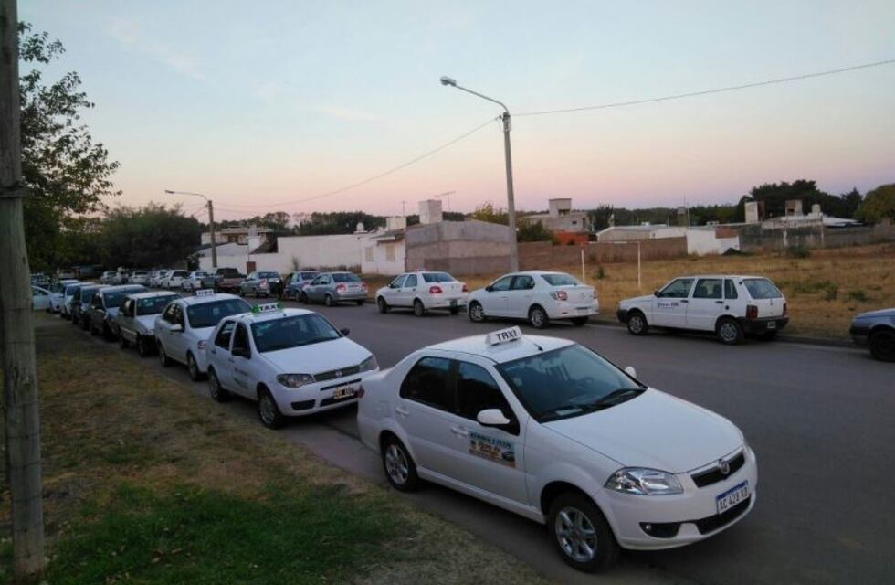 Colonia Caroya: taxis y remises piden aumento en la bajada de bandera