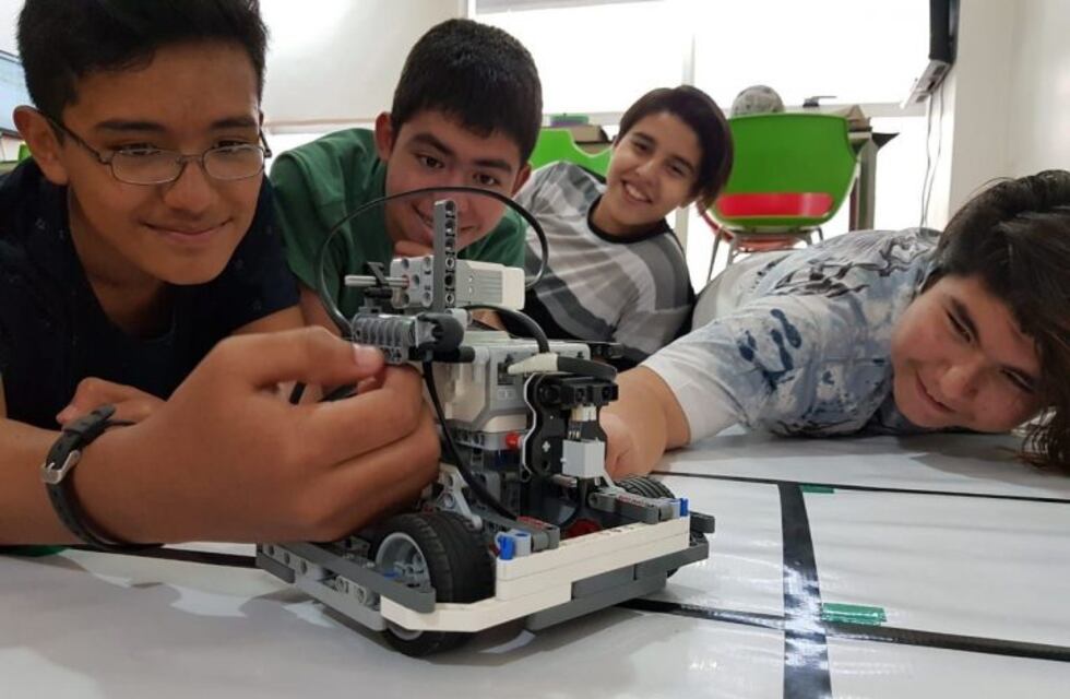 Jóvenes salteños juntan dinero para viajar al Mundial de Robótica