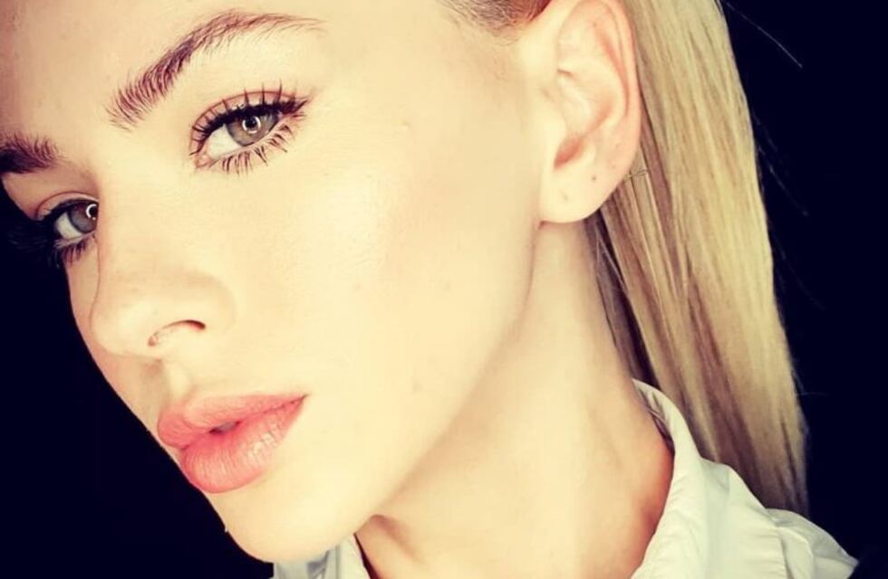 La China Suárez disfruta de su soltería en la pileta