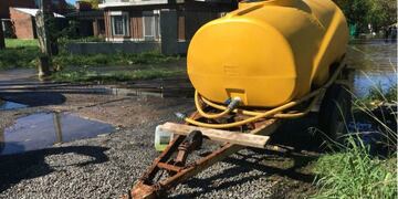 En algunos barrios todavía hay agua en las calles\u002E (El Informante)