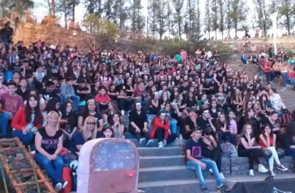 Exitosa participación de estudiantes en el anfiteatro de Mina Clavero