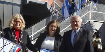Adriana Cantero (centro) repasará los últimos nombramientos a cargo de Claudia Balagué y Miguel Lifschitz\u002E (@gobsantafe)