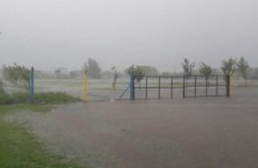 Debido al temporal, Central entrenó en un predio de Funes