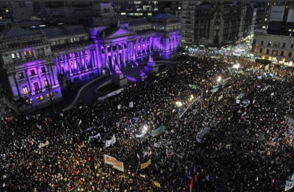 #NiUnaMenos: miles de personas reclamaron contra la violencia de género en el Congreso