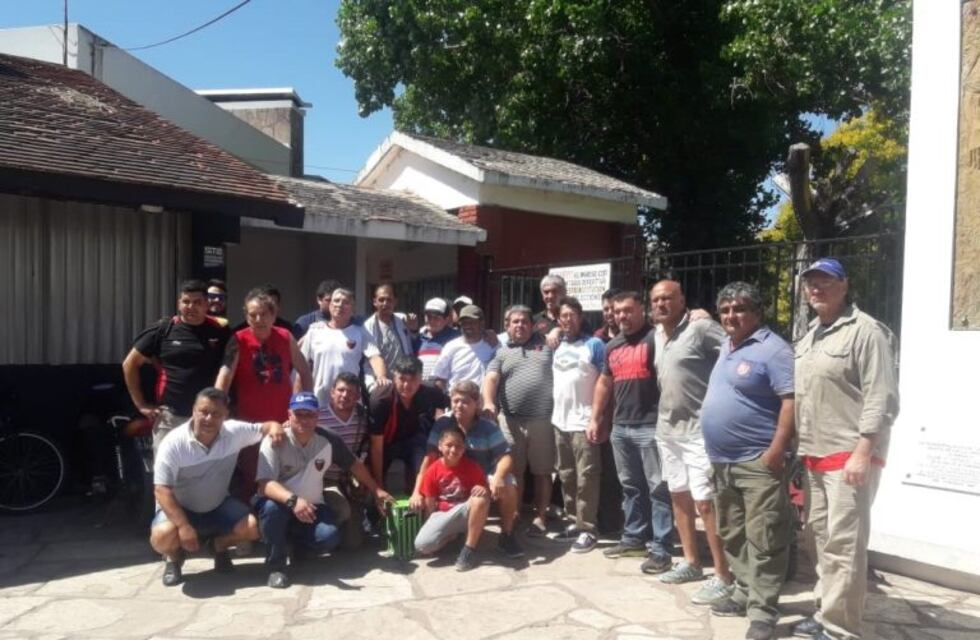 Empleados de Unión donaron cajas navideñas a los de Colón por falta de pago