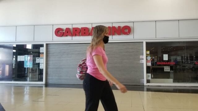 El local de Garbarino del Hiper Libertad en San Juan, cerrado.
