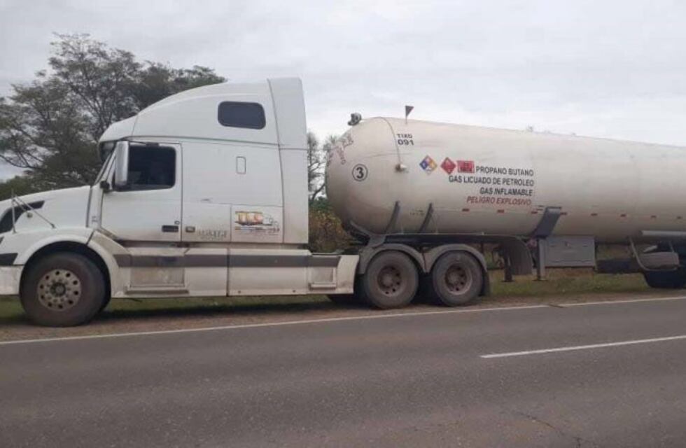 Camionero irresponsable: conducía ebrio un camión con gas propano