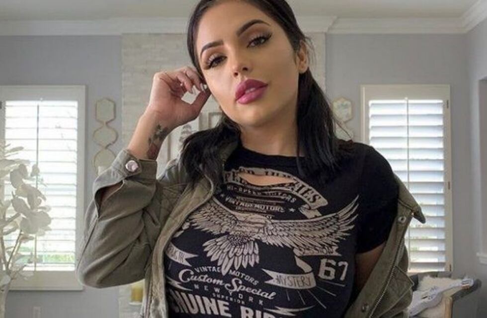 Una famosa youtuber se sacó los implantes de senos y glúteos y mostró el resultado