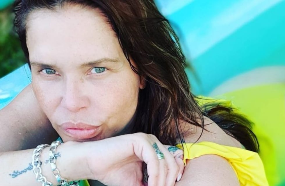 Nazarena Vélez posó en bombacha y motivó a sus seguidores: "¿Sabían que hoy se usa tener panza?"