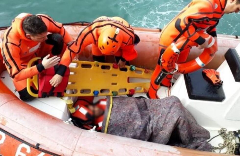 Joven de 22 años se tiró del puente en Río Grande y pudo ser rescatado por la marea baja