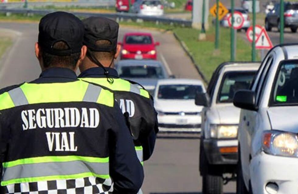 Un policía ebrio provocó un accidente que dejó tres heridos
