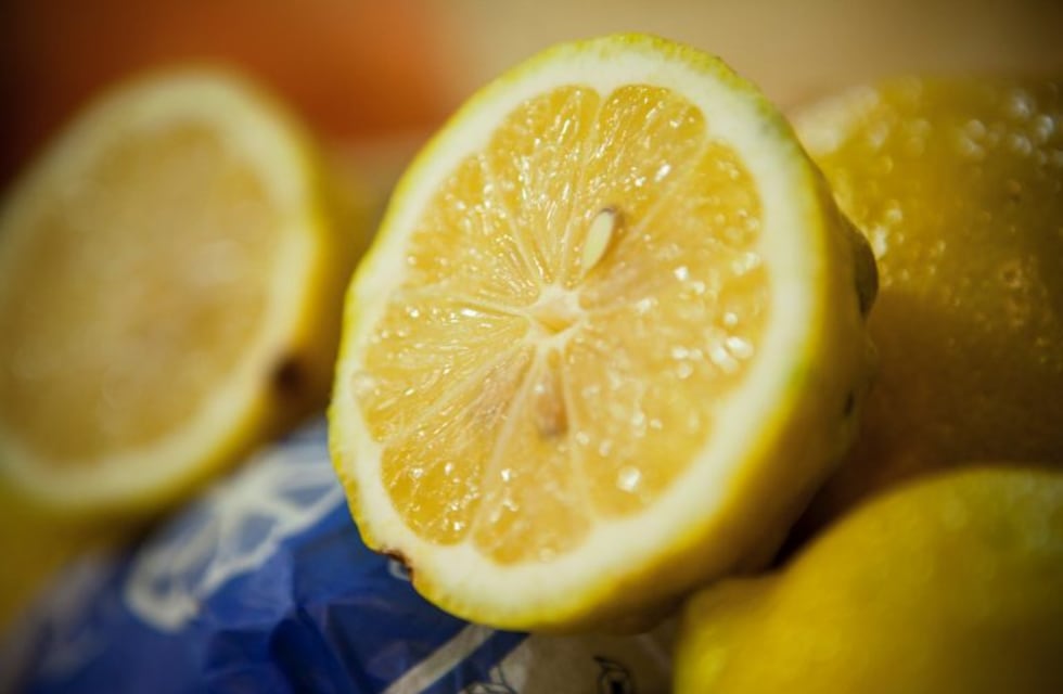 Cinco beneficios del limón para la piel que seguramente no sabías que existían
