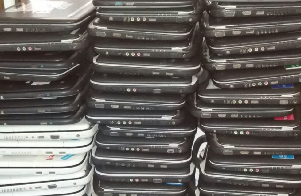 Escuelas rurales reciben netbooks reubicadas de otros colegios