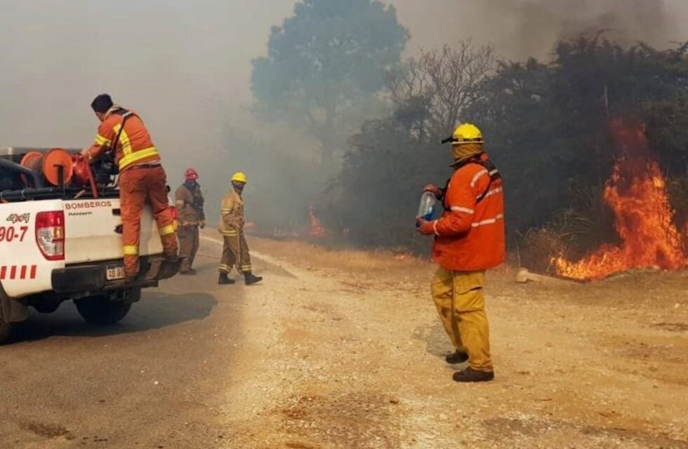Incendios en las sierras cordobesas: continúa la lucha con más de 400 efectivos y 11 aeronaves
