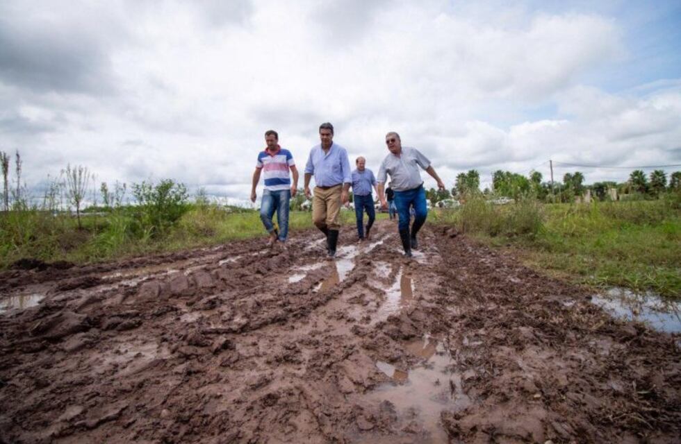 Capitanich recorrió las zonas afectadas por las abundantes lluvias