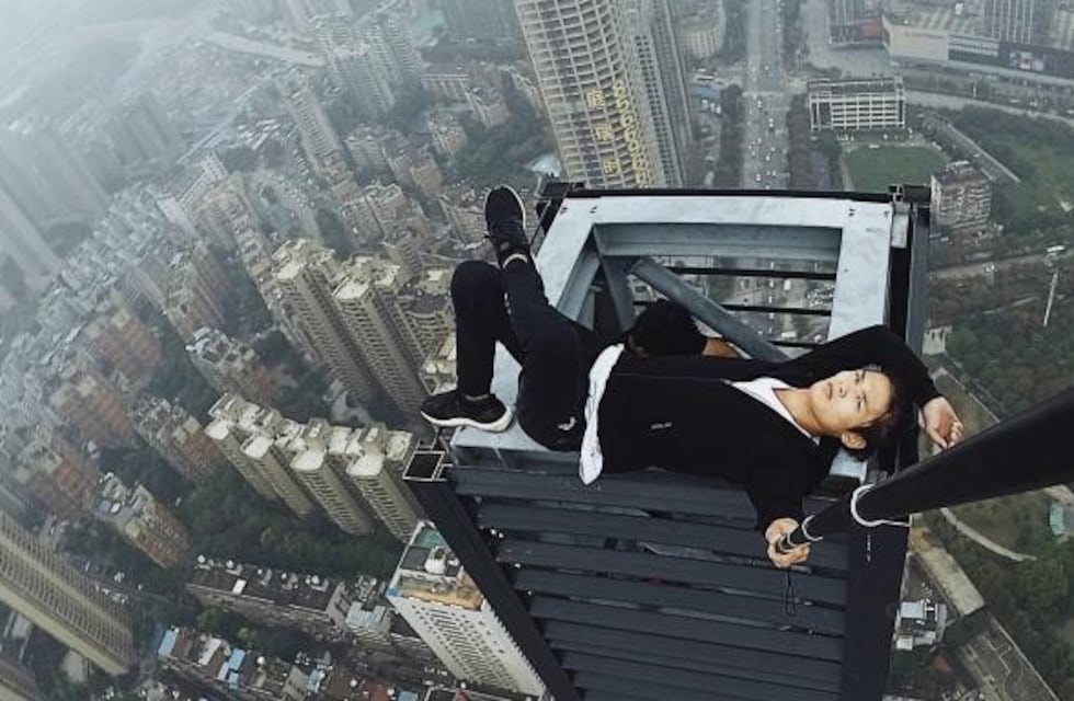 Un youtuber grabó su propia muerte al caer de un edificio de 62 pisos