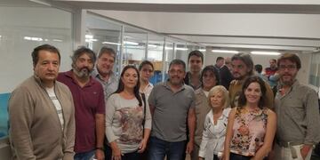 Los trabajadores estuvieron acompañados por legisladores, diputados provinciales y nacionales\u002E (@eduardotoniolli)