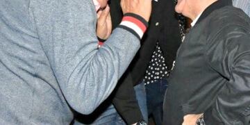 El Negro Lencina, charlando de fútbol con Luis Juez, quien lo recordó con emoción\u002E