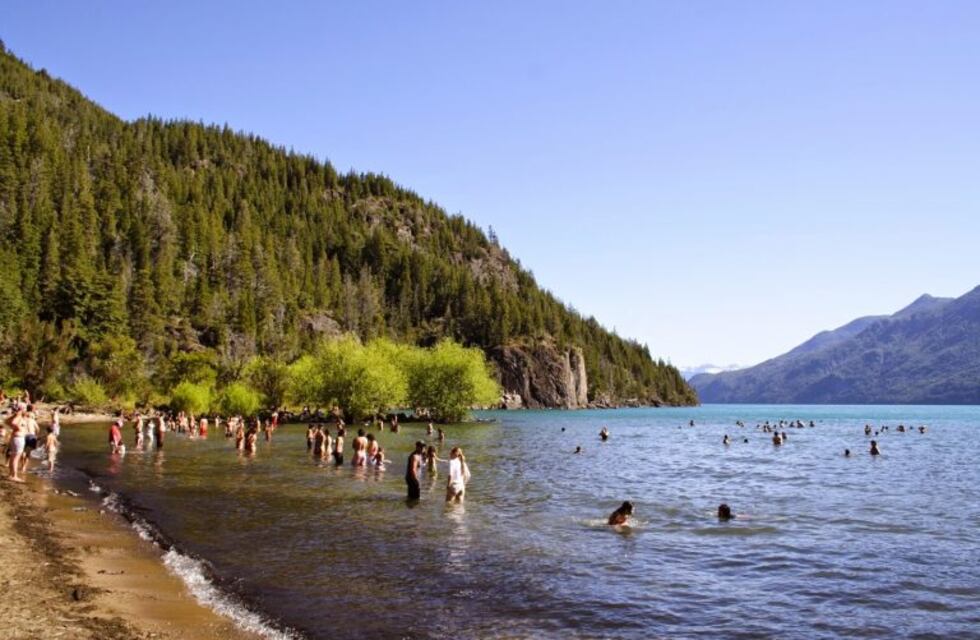 Lago Puelo se ofrece como destino turístico para la comunidad LGTB