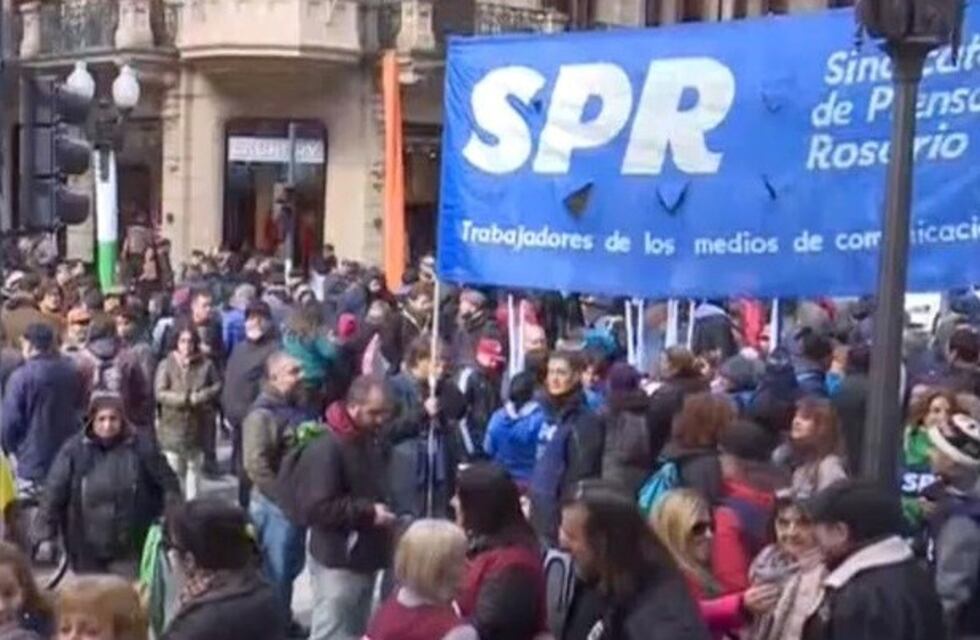 Nutrido acto sindical contra las políticas económicas nacionales en la equina de Corrientes y Córdoba