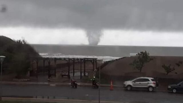 Una tromba marina asustó a todos en Mar del Tuyú\u002E (Web)