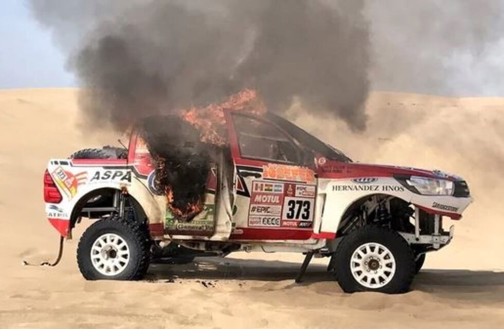 El auto de Alicia Reina se incendió en pleno Rally Dakar