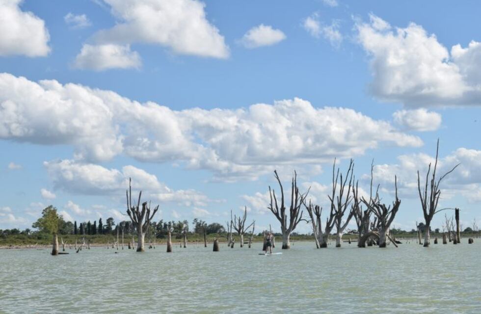 Miramar de Ansenuza te invita a pedalear en el mar