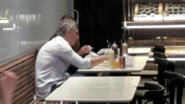 El Presidente comiendo en Olivos
