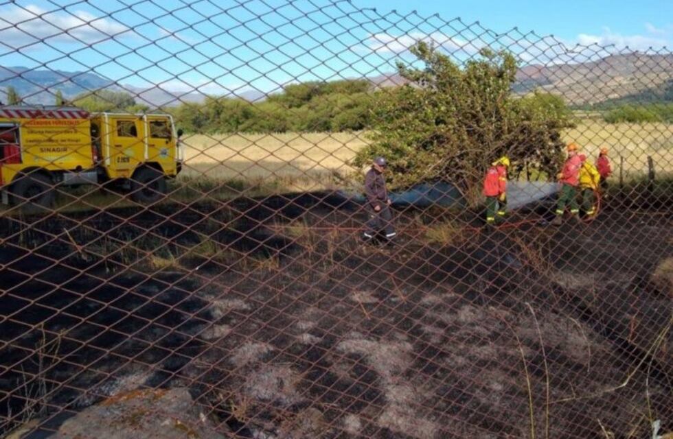 Trevelin: Se incendió un pastizal por una vela