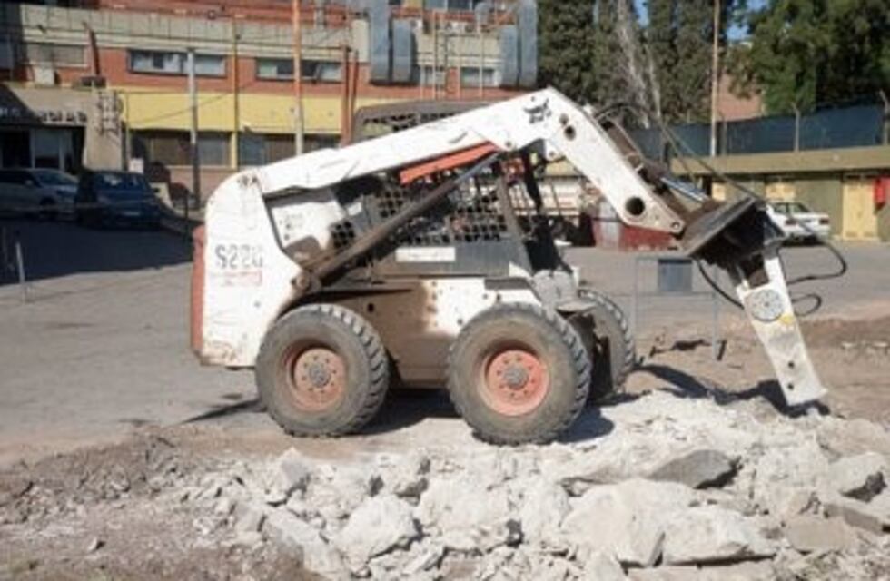 Coronavirus: obras en el estacionamiento del San Roque para construir un hospital en bloque