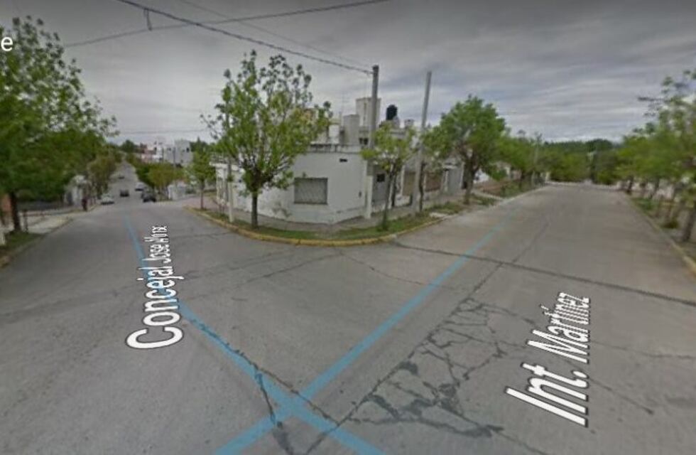 Alta Gracia: motociclista sufrió un ahorcamiento tras engancharse con cables sueltos en la vía pública