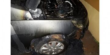 El vehículo sufrió daños parciales en la parte delantera\u002E