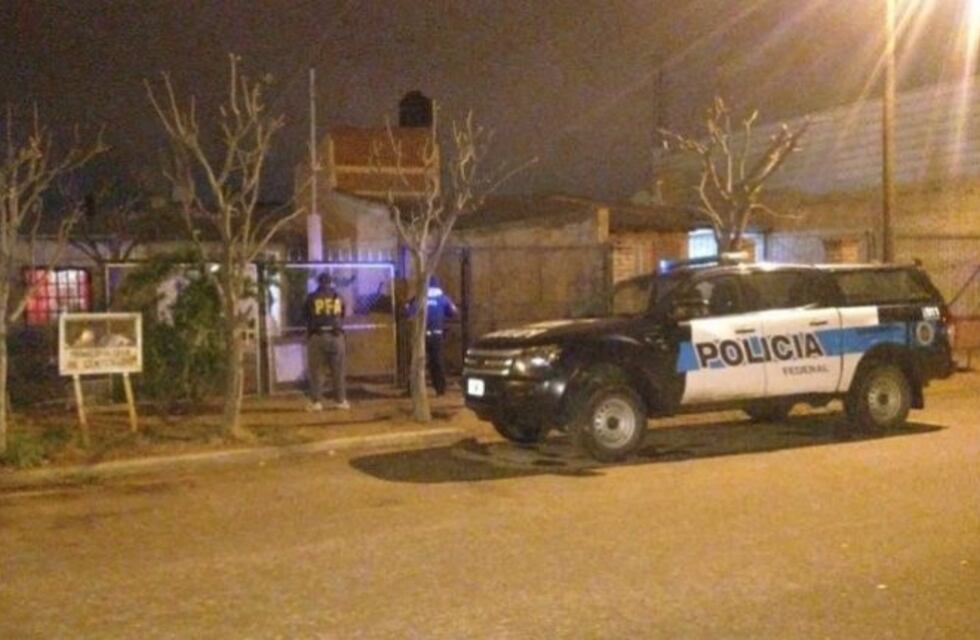 Detuvieron a cuatro personas y secuestraron cocaína y motos robadas en Centenario