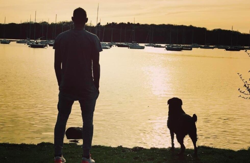 Nala, la mascota de Emiliano Sala que lo sigue esperando tras la ventana