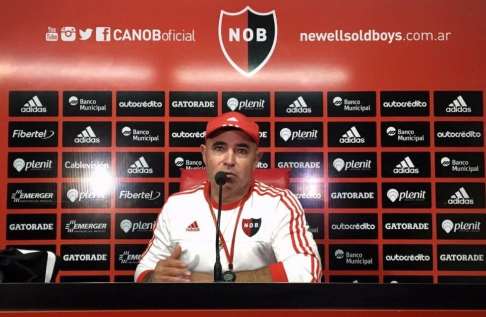 Llop se mostró molesto por la falta de refuerzos y cargó contra Mackey por el caso Colombo