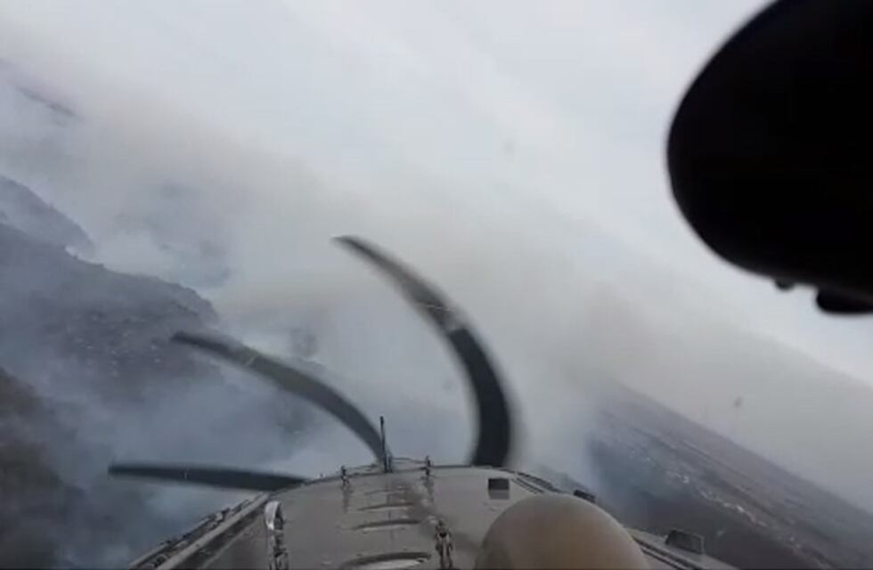 Video: cómo se ve el fuego desde un avión hidrante que combate los incendios en Córdoba