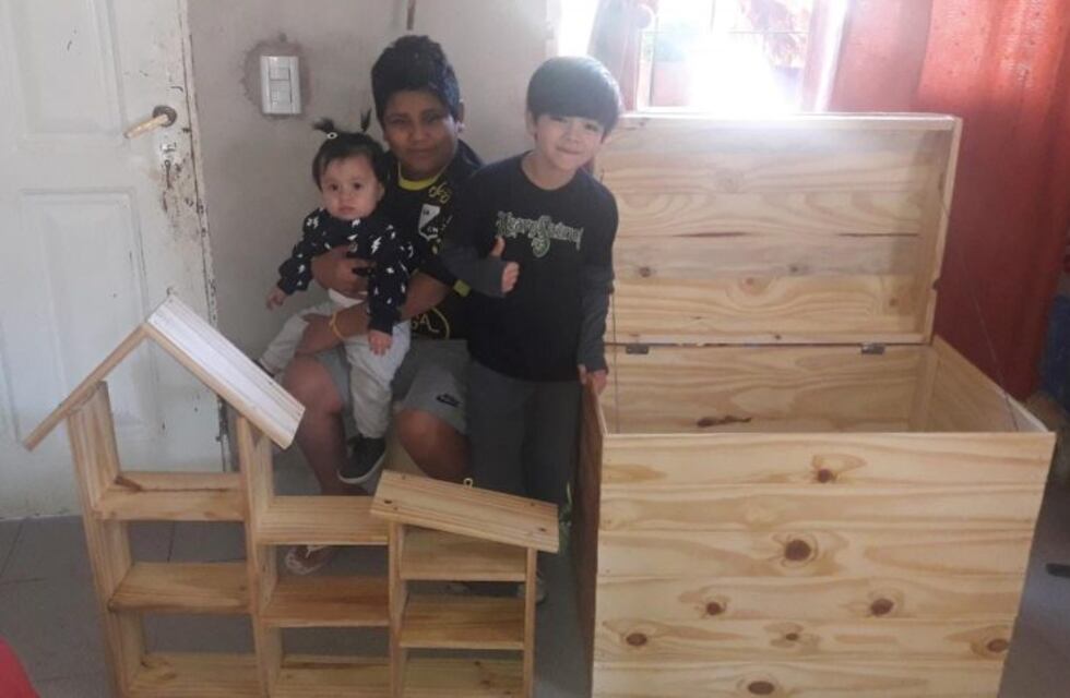 Una pareja salteña puso una carpintería con el dinero del IFE