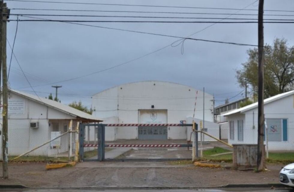 Suspenden a docentes que desnudaron a alumnos