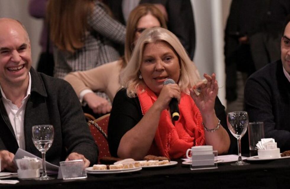 Carrió: "Macri viaja en helicóptero desde chiquito, no tiene problema"