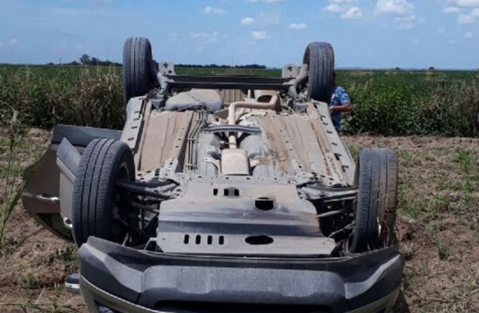 Vuelco con dos heridos en el camino a 60 cuadras