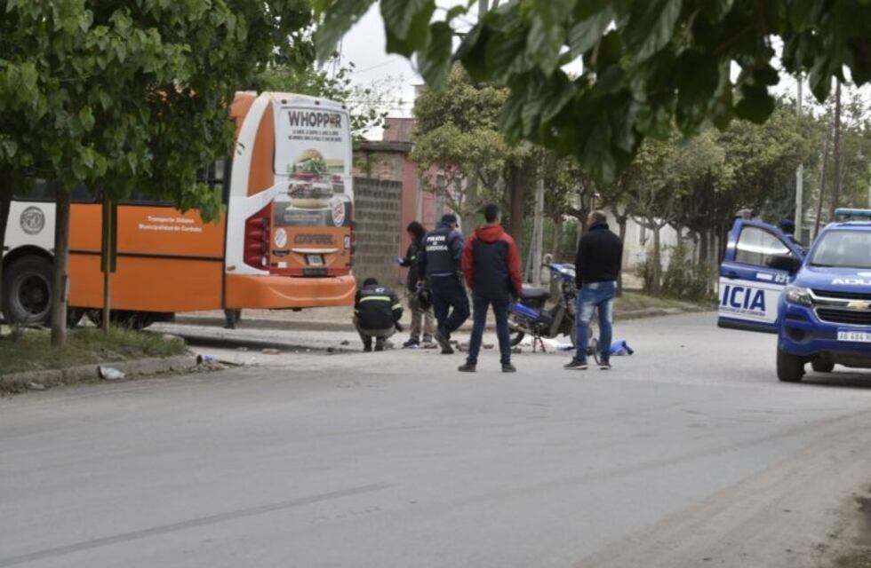 Madrugada trágica en las calles de Córdoba: dos motociclistas muertos