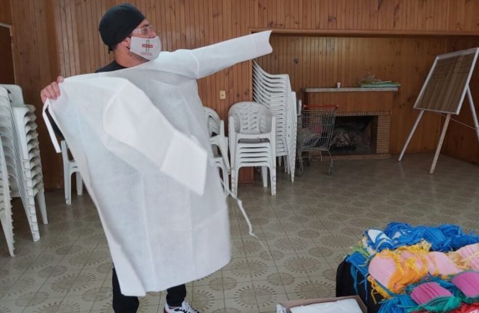 En Alvear entregaron 2.000 barbijos y camisolines que confeccionaron en los talleres municipales