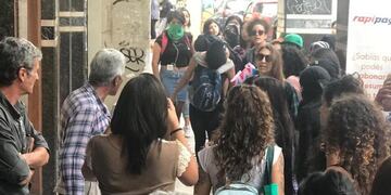 Incidentes en marcha por abusos\u002E (El Tribuno)