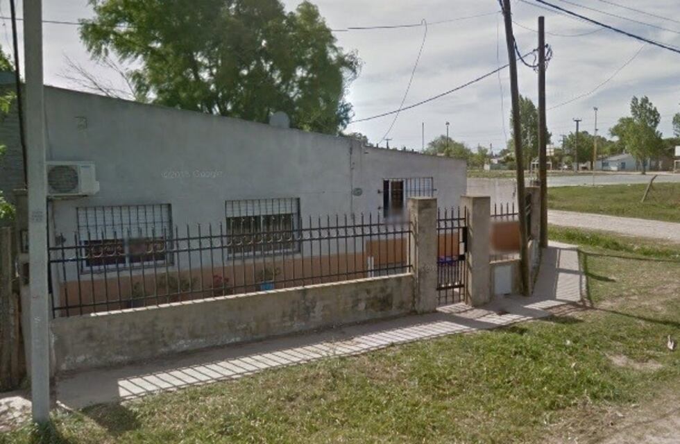 En medio de una discusión de pareja, un hombre amenazó de muerte a su mujer con dos machetes