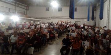 La Calera: egresados levantan sus certificados\u002E